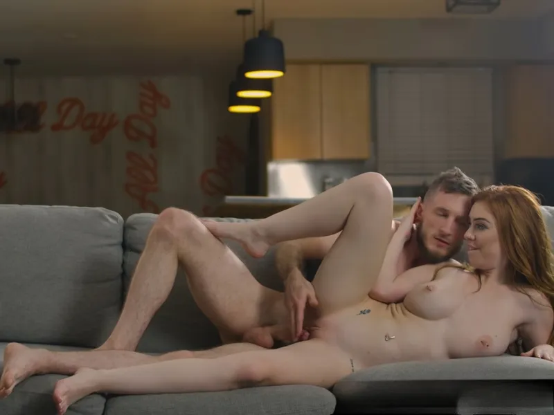 đang tăng ca mà eny cứ dùng cô bé dụ tôi doggy cùng em